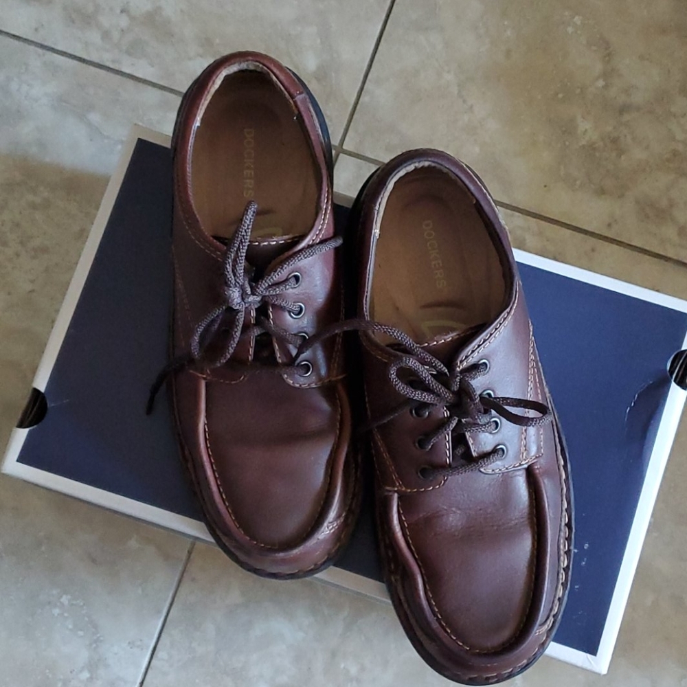 Size 8.5 ** Genuine Leather Men's Dockers Shoes